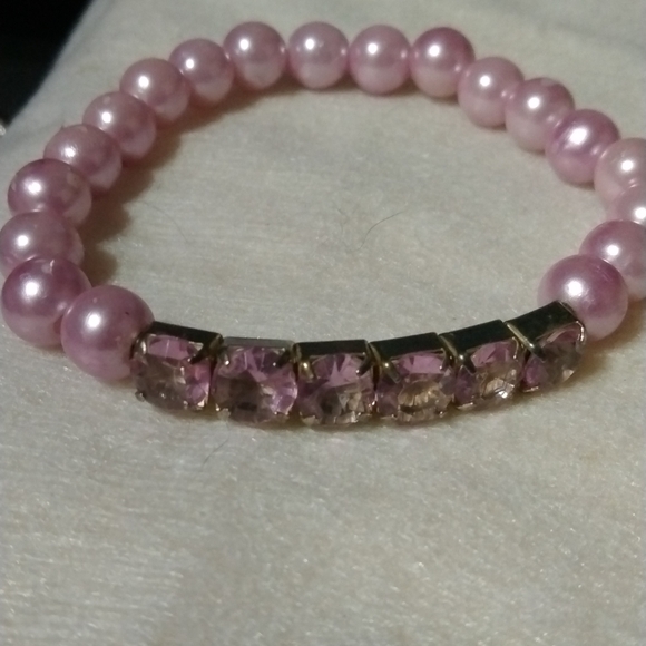 Girls lavender purple bracelet stretch NWT (sku 681) - Picture 1 of 7